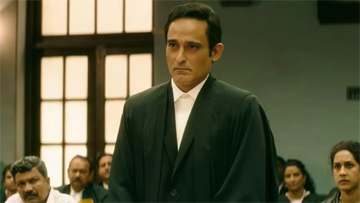 ‘सेक्शन 375’ लेखक बोले: अक्षय खन्ना ने दूसरी फिल्म एडवांस मिलने के बाद की