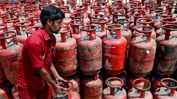 LPG Crisis: पीएनजी पाइपलाइन उपलब्ध होने पर कनेक्शन से इनकार करने पर एलपीजी आपूर्ति होगी बंद, सरकार का आदेश