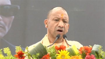 सीएम Yogi Adityanath ने किया बाबा विश्वनाथ और बाबा कालभैरव का दर्शन, प्रदेश में शुरू हुआ स्कूल चलो अभियान