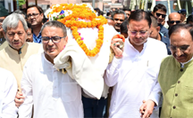 बीसी खंडूरी को अंतिम विदाई, CM धामी ने पार्थिव शरीर को कंधा दिया